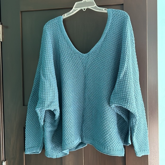 Sadie and Sage brand shrug sweater with Dolman sleeves Size medium teal - Picture 4 of 5